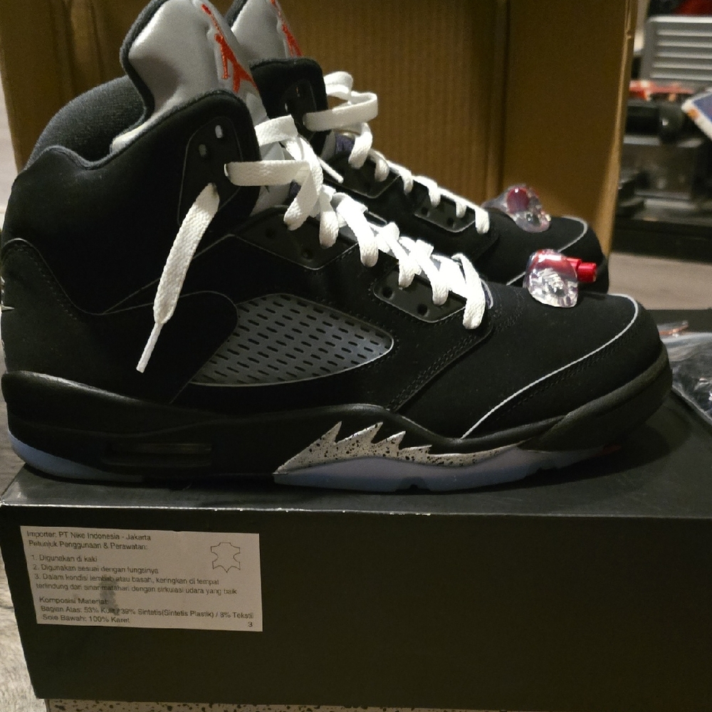 Jordan 5 Retro OG Black Metallic Reimagined 11
